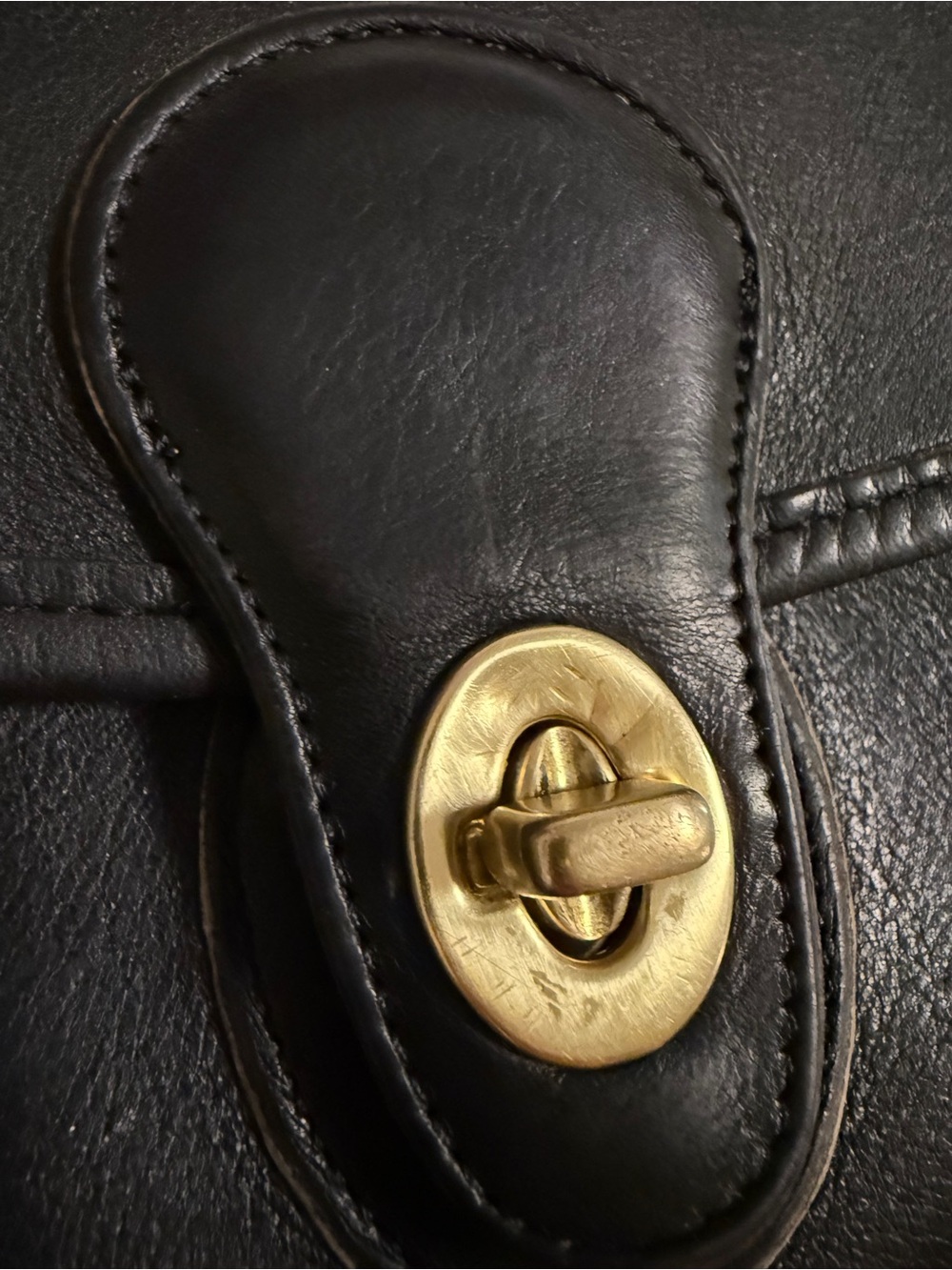 Vintage Coach Prairie Bag, Classic Black Leather Crossbody Bag with Turn-Lock - Picture 4 of 10